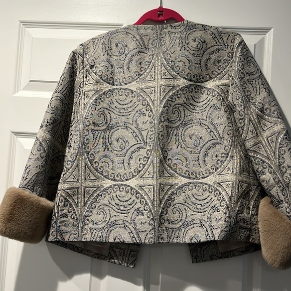 Chico’s metallic jacket with removable fur cuffs size 1 (M) - Picture 5 of 6